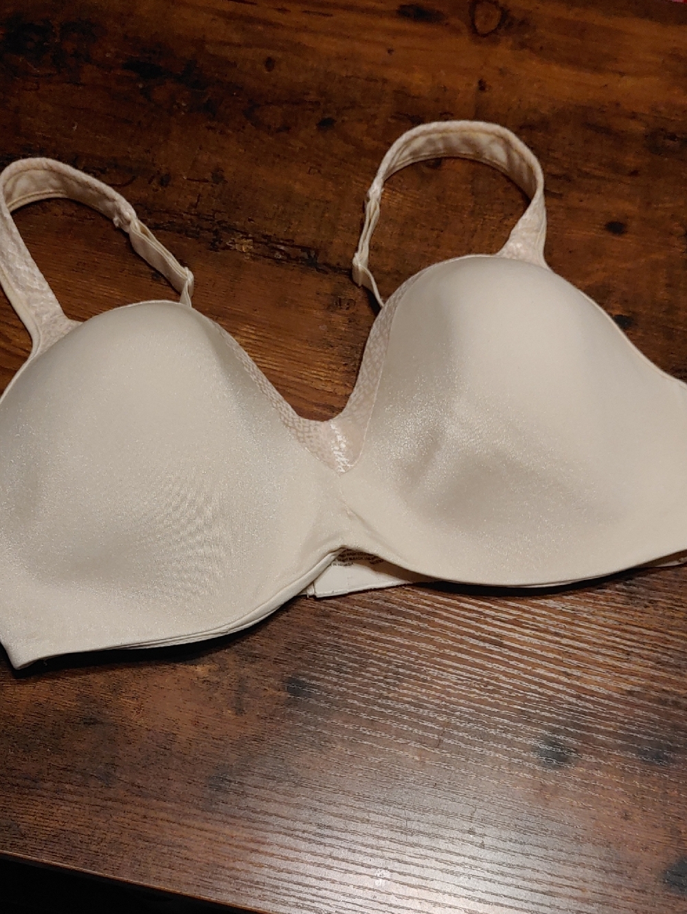 NWOT Playtex Creamy Light Beige 38DD Gorgeous Padded Underwire Bra